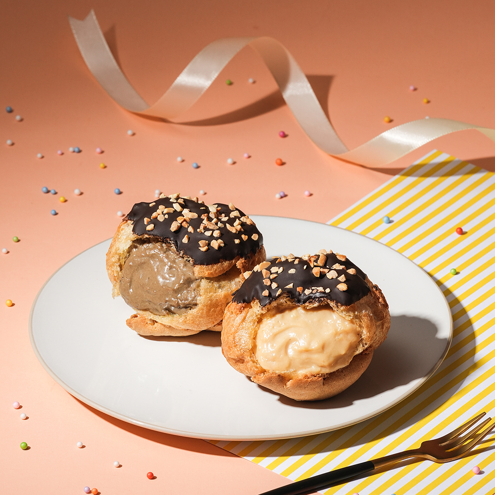 花生脆粒耶克 beard papa's│巧克力耶克灑上花生脆粒，口感再升級！